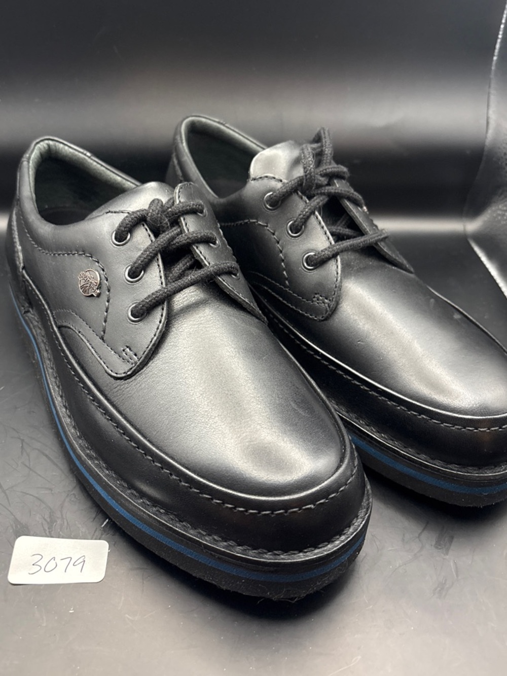 Hush Puppies - The Body Shoe - EUC in black leather size 8.5 Wide